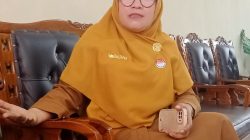 Kepala SMAN 2 VII Koto Ratna Wilis, M.Pd 
