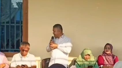 Anggota DPRD Kota Padang Erianto saat melaksanakan reses masa sidang I Tahun 2026–2027 di Jalan Kampung Marapak, RT 01/RW 06, Kelurahan Kalumbuk, Kecamatan Kuranji, Kota Padang, Jumat (04/09/2026).