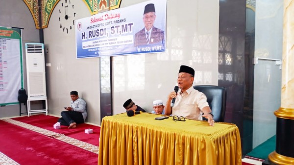 Anggota DPRD Kota Padang, H. Rusdi, ST, MT mengundang pengurus majelis taklim masjid dan mushalla serta Bundo Kanduang di Daerah Pemilihan (Dapil) Padang IV saat Reses di Masjid Darul Hikmah, Kelurahan Koto Baru Nan XX, Kecamatan Lubuk Begalung, Jumat (04/09/2026).