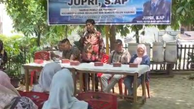 Wakil Ketua DPRD Kota Padang, Jupri, S.AP, saat turun langsung ke tengah warga dalam kegiatan Reses Masa Sidang I Tahun 2026 di Komplek Jala Utama 2, RT 04/RW 11, Kelurahan Parak Laweh Pulau Aia Nan XX, Kecamatan Lubuk Begalung, Sabtu (05/09/2026).
