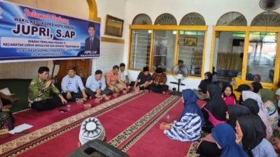 Wakil Ketua DPRD Padang Jupri, S.AP saat melakukan reses di Mushalla Nurul Zikilah, Kelurahan Gurun Laweh Nan XX, Kecamatan Lubuk Begalung, Jumat (04/09/2026).