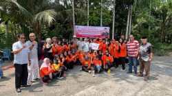 Anggota DPRD Kota Padang Manufer Putra Firdaus saat menggelar Reses di Komplek Cimpago RW 14, Kelurahan Parupuk Tabing, Kecamatan Koto Tangah, Kota Padang.