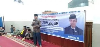 Anggota DPRD Kota Padang, Mukhlis, SE, sedang berikan sambutannya dalam reses yang diantusasi masyarakat di Kecamatan Koto Tangah, Kota Padang.