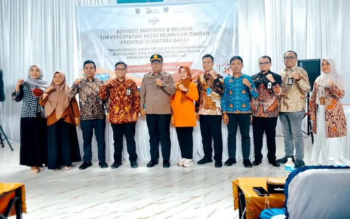 Sekdakab Solok Selatan Syamsurizaldi saat menghadiri Business Matching Tim Percepatan Akses Keuangan Daerah (TPAKD) Provinsi Sumatera Barat di Pulau Mutiara, Nagari Lubuk Gadang Utara, Kamis (24/09/2026).
