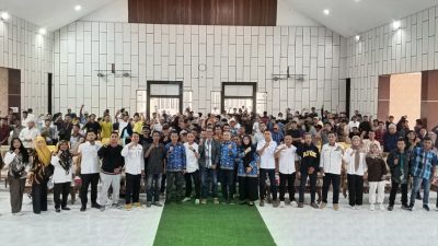 Sekdakab Solok Selatan Syamsurizaldi bersama peserta pembekalan pengamanan Pilwana Serentak Kabupaten Solok Selatan Tahun 2026, di Aula Sarantau Sasurambi Kantor Bupati Solok Selatan, Rabu (09/09/2026).  