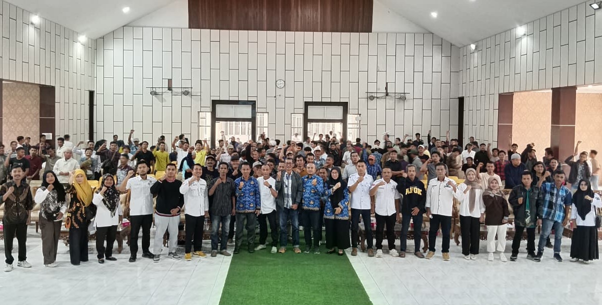 Sekdakab Solok Selatan Syamsurizaldi bersama peserta pembekalan pengamanan Pilwana Serentak Kabupaten Solok Selatan Tahun 2026, di Aula Sarantau Sasurambi Kantor Bupati Solok Selatan, Rabu (09/09/2026).  