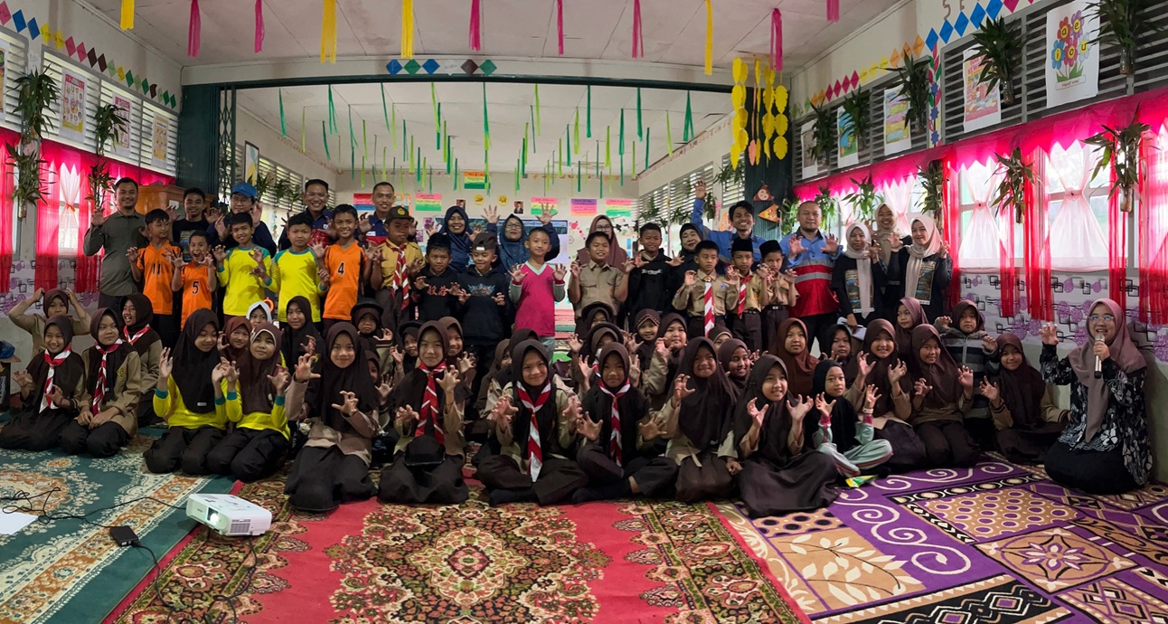 Peserta Visit School bagi siswa SD dan MIN serta guru pendamping yang sekolahnya berada di kawasan PT. Supreme Energy Muara Labuh, Kamis (24/09/2026).  