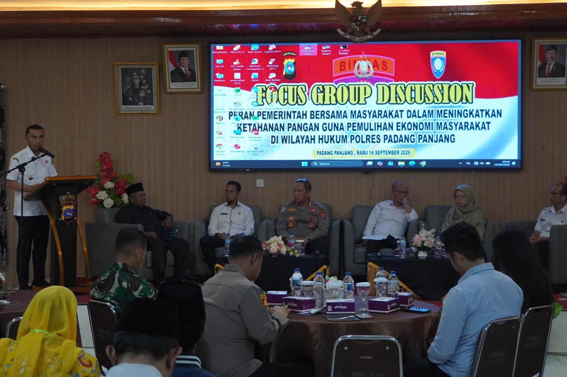 Wakil Wali Kota Padangpanjang Allex Saputra ketika membuka FGD Peran Pemerintah Bersama Masyarakat dalam Meningkatkan Ketahanan Pangan Guna Pemulihan Ekonomi Masyarakat di Wilayah Hukum Polres Padangpanjang, di Aula Bhayangkara Tathya Dharaka Polres, Rabu (16/09/2026). 