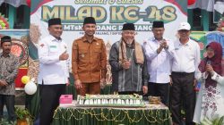 Wakil Wali Kota Padangpanjang Allex Saputra bersama Kepala Kanwil Kemenag Sumbar Anwar, Kepala Kemenag Padangpanjang Muhklis M, penceramaha Ustad Ristawardi saat peringatan Milad ke 48 MTsN Padangpanjang, Senin (07/09/2026).