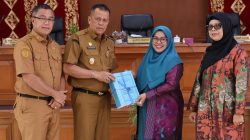 Wakil Wali Kota Payakumbuh Elzadaswarman saat menyampaikan Nota Keuangan RAPBD 2027 di Gedung DPRD Kota Payakumbuh, Senin (14/09/2026).