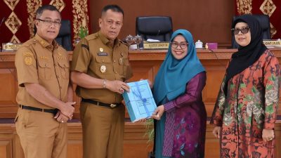 Wakil Wali Kota Payakumbuh Elzadaswarman saat menyampaikan Nota Keuangan RAPBD 2027 di Gedung DPRD Kota Payakumbuh, Senin (14/09/2026).