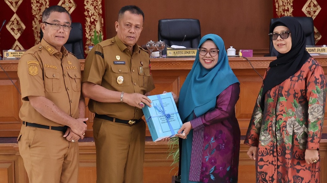 Wakil Wali Kota Payakumbuh Elzadaswarman saat menyampaikan Nota Keuangan RAPBD 2027 di Gedung DPRD Kota Payakumbuh, Senin (14/09/2026).