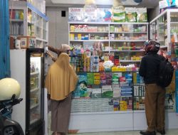 Dampak Kabut Asap di Kota Padang, Warga Serbu Toko Obat