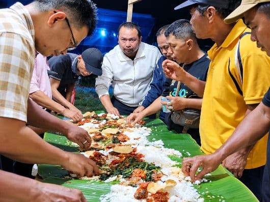 Anggota DPRD Kota Padang dari Fraksi PKB Yusri Latif, SH.I berbaur bersama warga Kabun Jalan Tunggang, RT 04/RW 02, Kelurahan Pasar Ambacang, Kecamatan Kuranji, Sabtu (05/09/2026) malam.