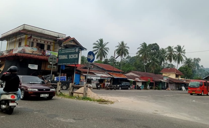 Kondisi terkini Terminal Sicincin yang sepi aktivitas dan akan dikembangkan menjadi Sentra Kuliner Daerah.