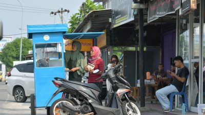 Usaha Sarapan Pagi Jadi Penopang Ekonomi Keluarga, Rika Hijra Dibantu UPZ Baznas Semen Padang
