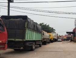 Antrean Panjang Truk di SPBU, Tanggung Jawab Siapa?