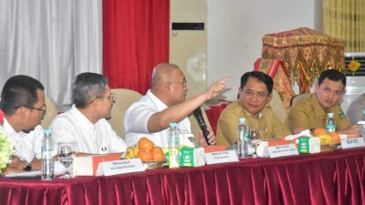 Wakil Komisi VI DPR-RI Andre Rosiade didampingi Bupati Padangpariaman John Kenedy Azis Dorong percepatan pembangunan ruas tol Sicincin-Bukittinggi.