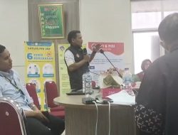 Ketua Pengabdi Dr. Despita Antoni, M.Pd saat pembukaan kegiatan Dekan FIK UNP Prof. Dr. Nurul Ihsan, M.Pd bersama Pengabdi Dr. Despita Antoni saat pembukaan pelatihan Tes Kebugaran Siswa Indonesia Bagi Guru Pendidikan Jasmani Olaharaga dan Kesehatan (PJOK) se-Kota Padang.