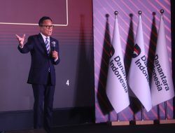 Transformasi Berorientasi Pelanggan, PLN Raih Sector Champion dan Runner Up BUMN Layanan Terbaik Danantara Indonesia CX100 Award 2026
