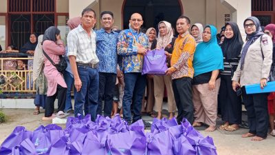 Perumda AM Padang Salurkan Sembako Bagi Korban Banjir Bandang