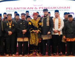 Irwan Basir Dikukuhkan Pimpin LKAAM Padang 2026–2031, Fadly Amran Dorong Sinergi Adat dan Pembangunan