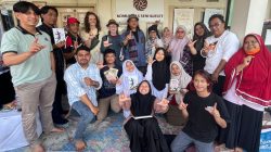 Duta Baca Indonesia Gol A Gong ketika menggelar kegiatan Safari Literasi Keliling Sumatera di Komunitas Seni Kuflet, Selasa (06/10/2026).