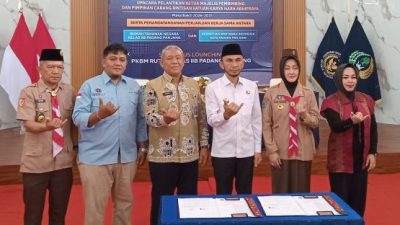 Kakanwil Ditjenpas Kunrat Kasmiri didampingi Ka. Rutan Novri Abbas, Ketua PWI Bento, Ketua Kwarcab Ny.Maria Feronika dan Ketua DWP Rutan Kls IIB Ny. Dewi Novri Abbas.