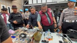 Penggrebekan kampung narkoba oleh Polda Sumbar di Kota Padang.
