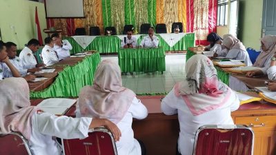 Kasi Bimas Kantor Kementerian Agama Kabupaten Solok Selatan H. Syaiful Anwar, S.Sos.I, M.Sos saat memimpin rapat persiapan MTQN Tingkat Solok Selatan, Senin (26/10/2026).