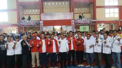 Ketua Forki Sumbar Khairuddin Simajuntak bersama Bupati Solok Jon Firman Pandu dan panitia usai pembukaan Porprov cabang Karate di GOR Batutupang, Kabupaten Solok, Sabtu (10/10/2026).