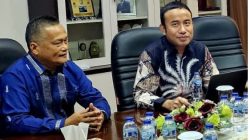 Ketua Senat ISI Padangpanjang Yunaidi S.Sn., M.Sn bersama perwakilan Kemenristekdikti Ade Faisal, ST., M.Sc