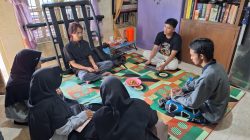 Kegiatan diskusi mingguan Komunitas Seni Kuflet Padangpanjang