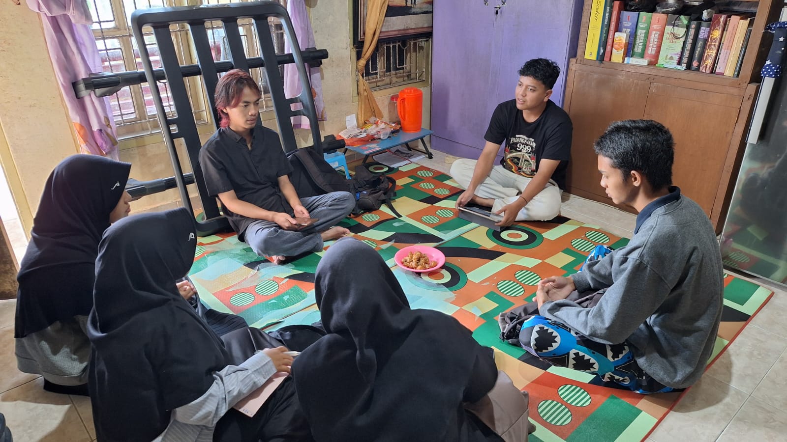 Kegiatan diskusi mingguan Komunitas Seni Kuflet Padangpanjang