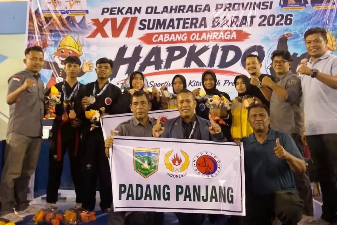 Kontingen Hapkido Kota Padangpanjang usai pengalungan medali di GOR Alimin Sinapa Kota Solok.