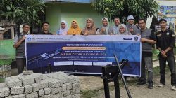 Departemen Teknik Sipil, Fakultas Teknik (FT) menghadirkan mesin cetak paving blok di SMP Negeri 1 Pasaman, Kabupaten Pasaman Barat.