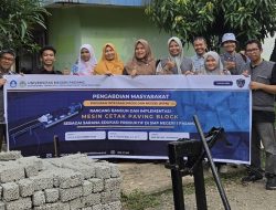UNP Hadirkan Paving Berpori, Kurangi Genangan Air di SMPN 1 Pasaman
