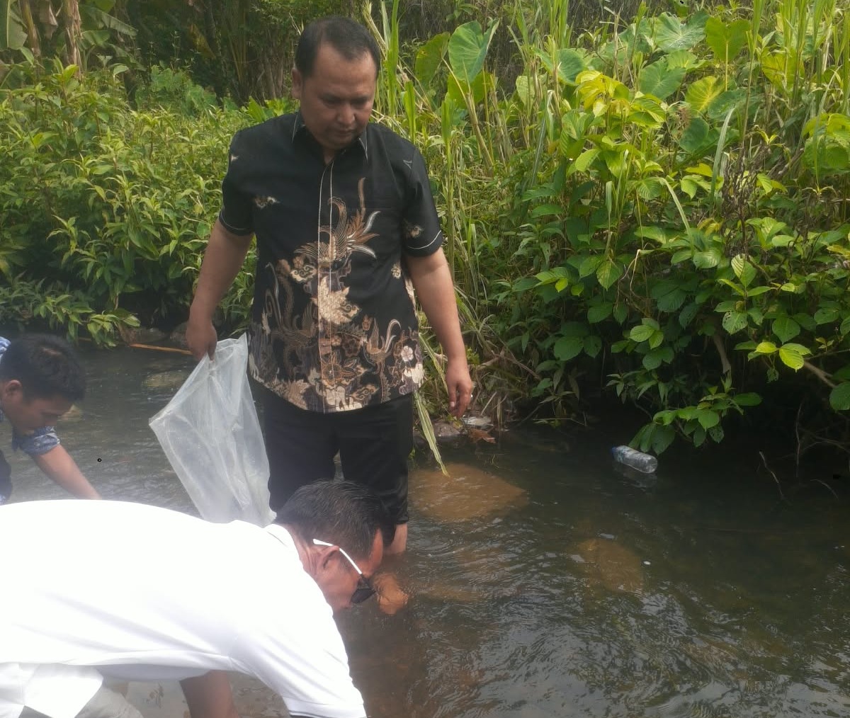 Penyaluran Pokir Anggota DPRD Kota Padang Yusri Latif di sejumlah titik di Kecamatan Pauh