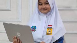 Siswi SMPN 1 Padangpanjang Ananda Arkania Queen Al Ghany Oktal atau Kikan, berhasil meraih juara 1 sekaligus medali emas Lomba Menulis Cerita pada Festival Lomba Seni dan Sastra Siswa Nasional (FLS3N) SMP/MTs Tingkat Nasional 2026.