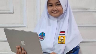 Siswi SMPN 1 Padangpanjang Ananda Arkania Queen Al Ghany Oktal atau Kikan, berhasil meraih juara 1 sekaligus medali emas Lomba Menulis Cerita pada Festival Lomba Seni dan Sastra Siswa Nasional (FLS3N) SMP/MTs Tingkat Nasional 2026.