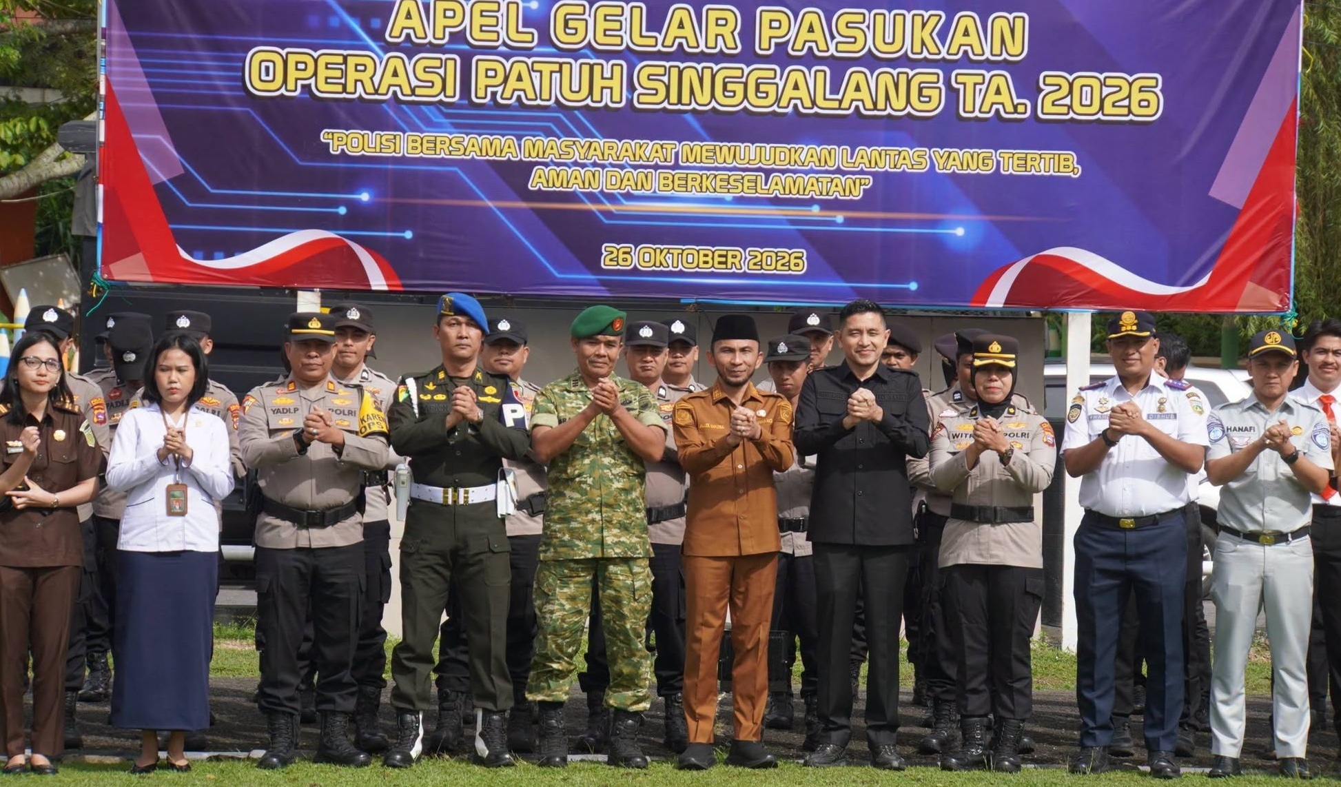 Wakil Wali Kota Padangpanjang Allex Saputra bersama Ketua DPRD dan Forkopimda saat Apel Operasi Patuh Singgalang di Polres Padangpanjang, Senin (26/10/2026).