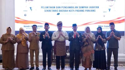 Wali Kota Padangpanjang Hendri Arnis, Wawako Allex Saputra, Ketua Komisi III DPRD Mahdelmi dan jajaran Pemprov Sumbar usai pelantikan Doni Hendra sebagai Sekdako Padangpanjang, Senin (05/10/2026).