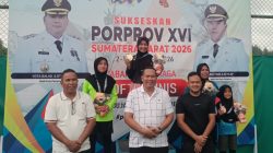 Wali Kota Pariaman Yota Balad bersama Wawako Mulyadi hadir lansung menyaksikan partai final cabor Soft Tenis di GOR Rajo Bujang Kota Pariaman, Jum’at (09/10/2026).