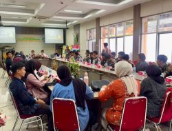Peserta pelatihan Tes Kebugaran Siswa Indonesia Bagi Guru Pendidikan Jasmani Olaharaga dan Kesehatan (PJOK) se-Kota Padang.